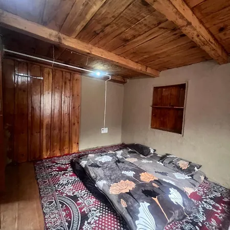 Old Brahma Homestay Kalgha Exterior photo