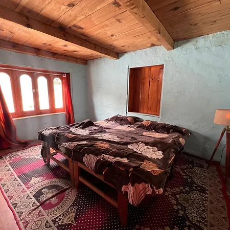 Old Brahma Homestay Kalgha Exterior photo